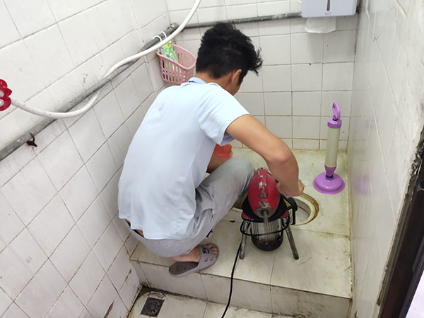 安塞肥皂掉到马桶里把马桶堵住了怎么办？马桶堵住了怎么办